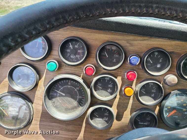 image for item FX9521 1993 Western Star 4900  semi truck