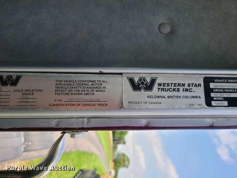 image for item FX9521 1993 Western Star 4900  semi truck