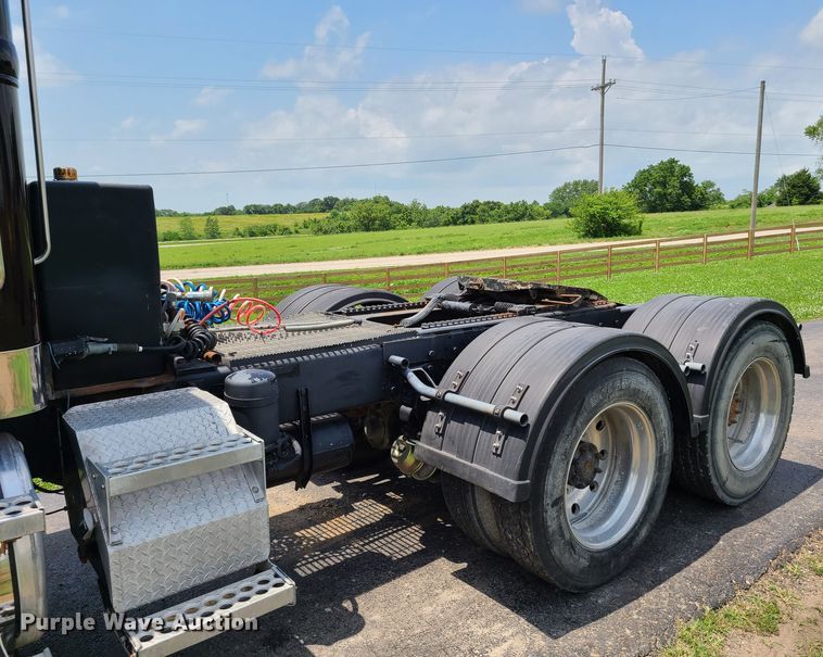 image for item FX9521 1993 Western Star 4900  semi truck