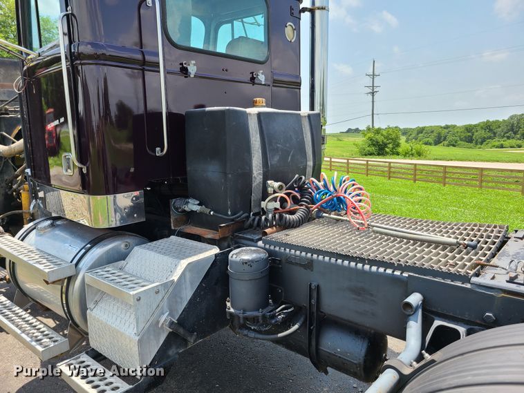 image for item FX9521 1993 Western Star 4900  semi truck