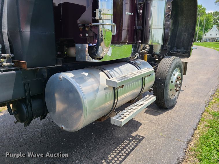 image for item FX9521 1993 Western Star 4900  semi truck