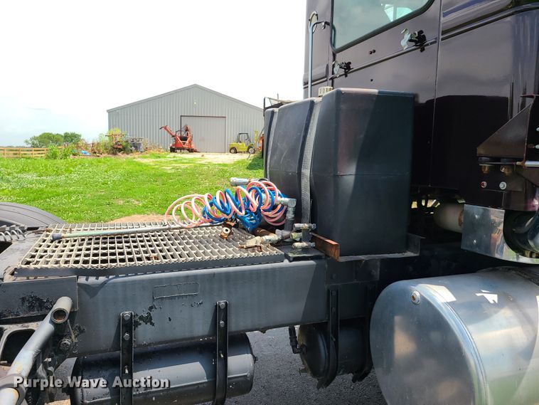 image for item FX9521 1993 Western Star 4900  semi truck