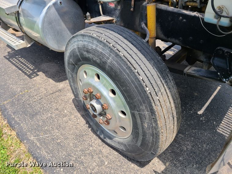 image for item FX9521 1993 Western Star 4900  semi truck