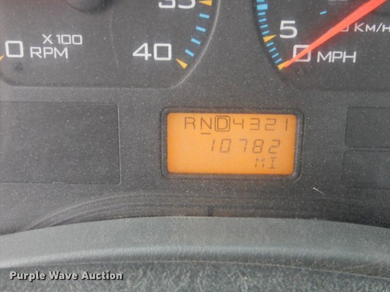 image for item GM9076 2004 International 7600  hook lift truck