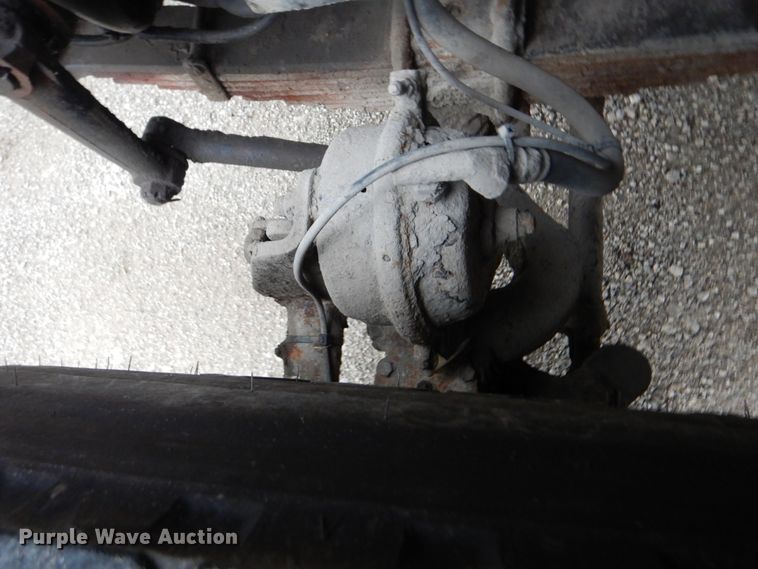 image for item GM9076 2004 International 7600  hook lift truck