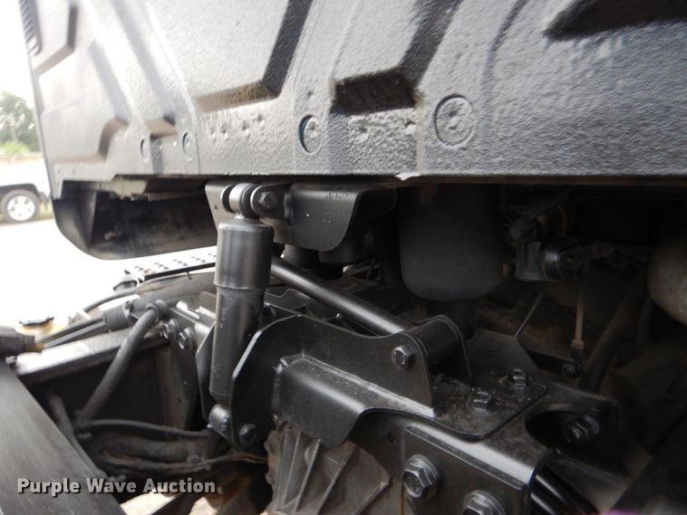 image for item GM9076 2004 International 7600  hook lift truck