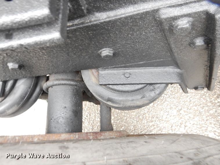 image for item GM9076 2004 International 7600  hook lift truck