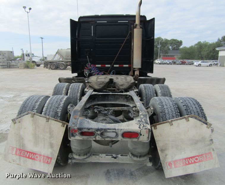 image for item GQ9048 2007 Volvo VNL semi truck