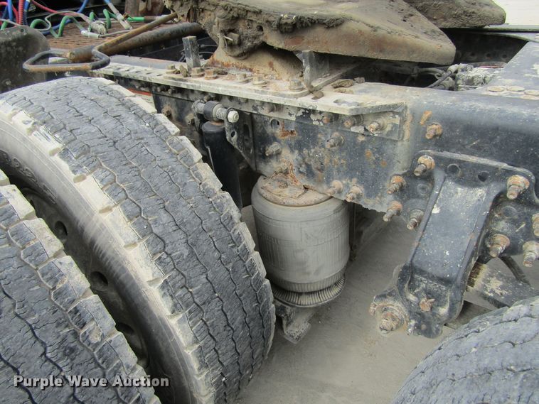 image for item GQ9048 2007 Volvo VNL semi truck