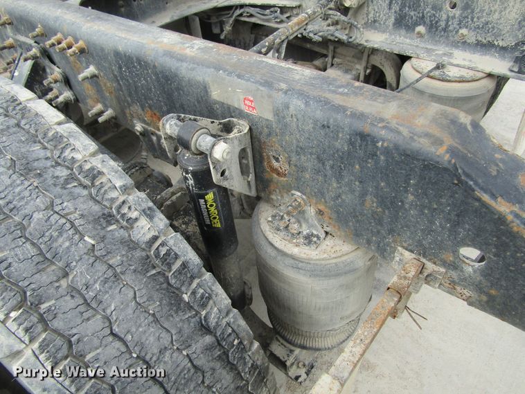 image for item GQ9048 2007 Volvo VNL semi truck