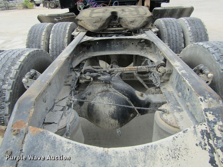 image for item GQ9048 2007 Volvo VNL semi truck