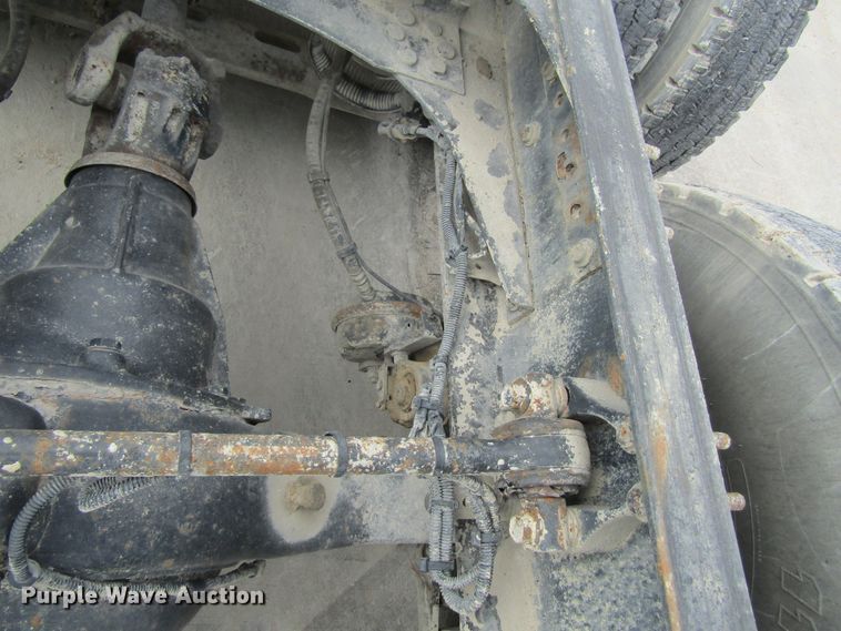 image for item GQ9048 2007 Volvo VNL semi truck