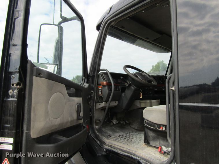 image for item GQ9048 2007 Volvo VNL semi truck