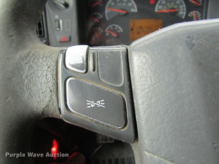 image for item GQ9048 2007 Volvo VNL semi truck