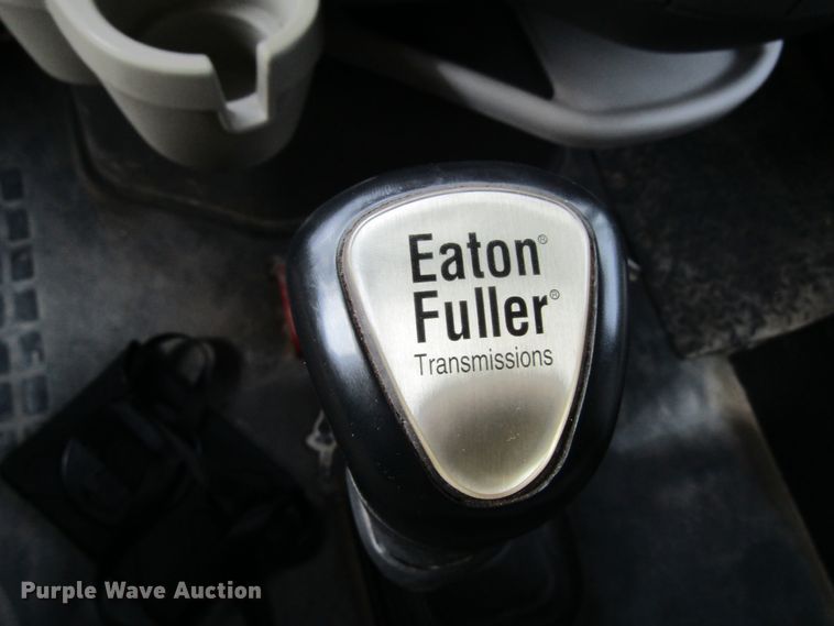 image for item GQ9048 2007 Volvo VNL semi truck