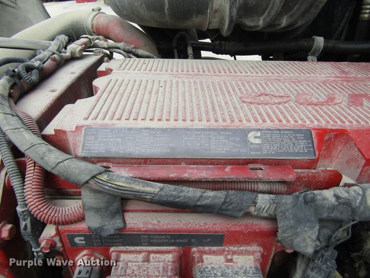 image for item GQ9048 2007 Volvo VNL semi truck