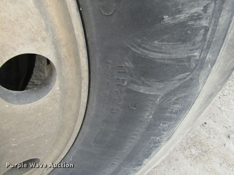 image for item GQ9048 2007 Volvo VNL semi truck