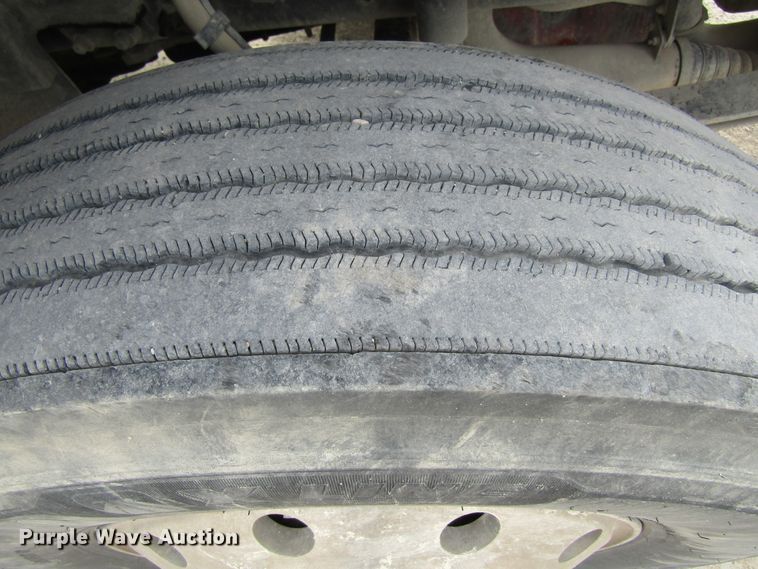 image for item GQ9048 2007 Volvo VNL semi truck