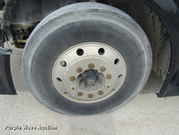 image for item GQ9048 2007 Volvo VNL semi truck