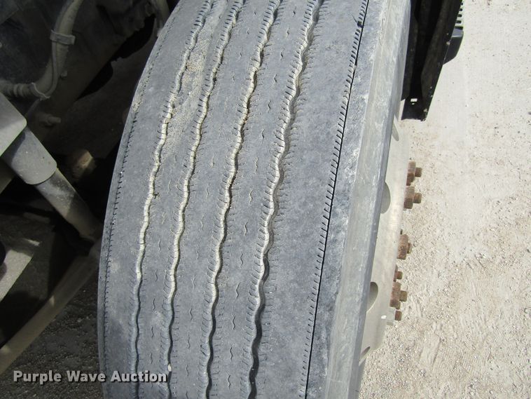 image for item GQ9048 2007 Volvo VNL semi truck