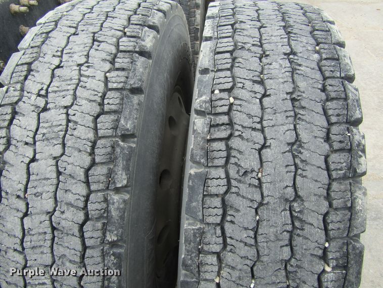 image for item GQ9048 2007 Volvo VNL semi truck