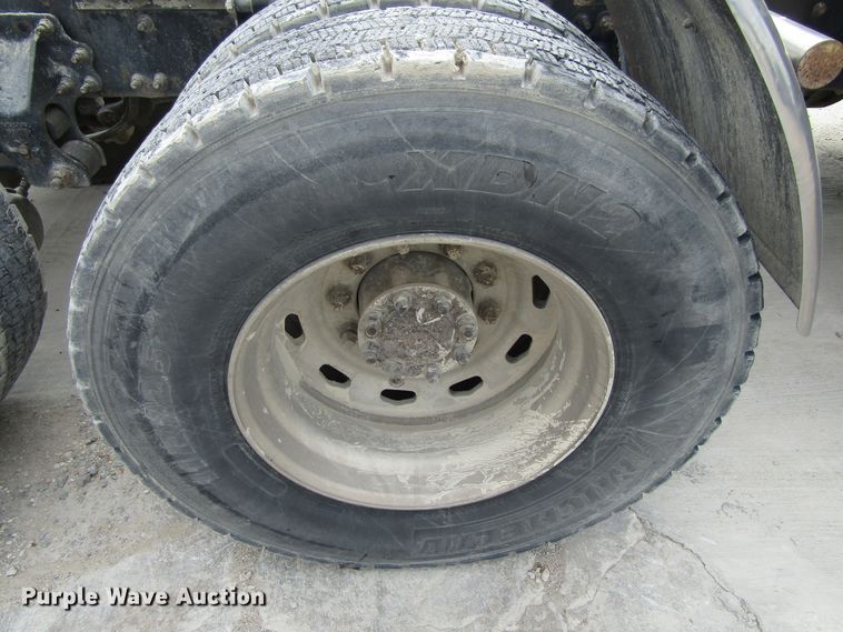 image for item GQ9048 2007 Volvo VNL semi truck