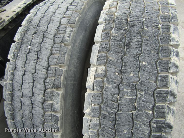 image for item GQ9048 2007 Volvo VNL semi truck