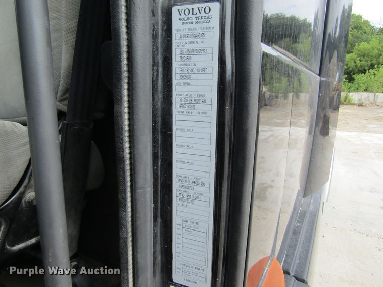 image for item GQ9048 2007 Volvo VNL semi truck