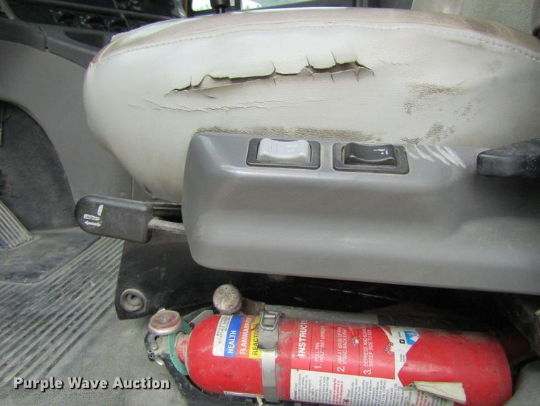 image for item GQ9049 2004 Freightliner Columbia semi truck