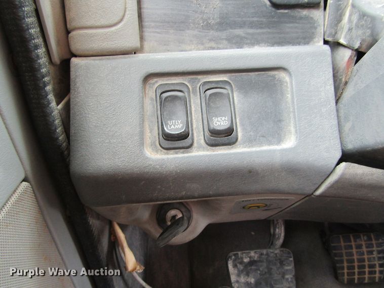 image for item GQ9049 2004 Freightliner Columbia semi truck