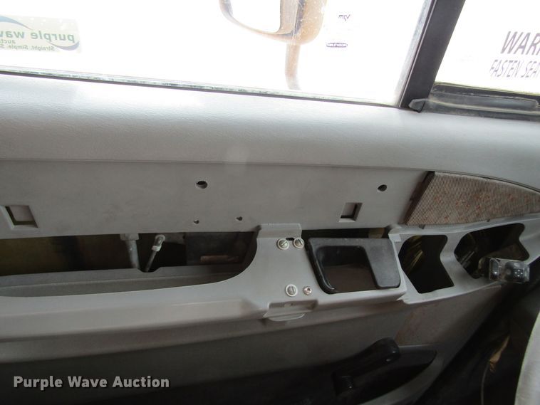 image for item GQ9049 2004 Freightliner Columbia semi truck