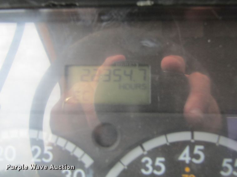 image for item GQ9049 2004 Freightliner Columbia semi truck