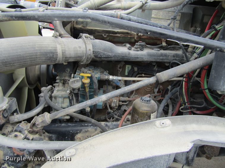 image for item GQ9049 2004 Freightliner Columbia semi truck