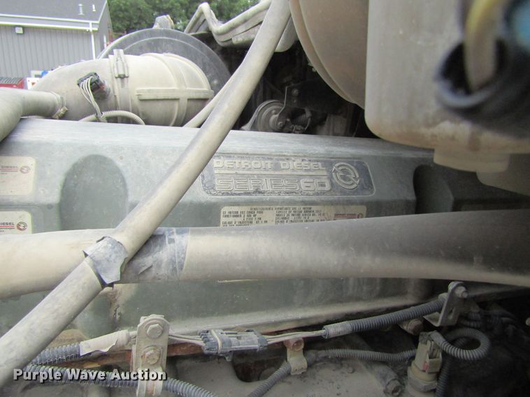 image for item GQ9049 2004 Freightliner Columbia semi truck