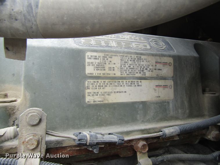 image for item GQ9049 2004 Freightliner Columbia semi truck