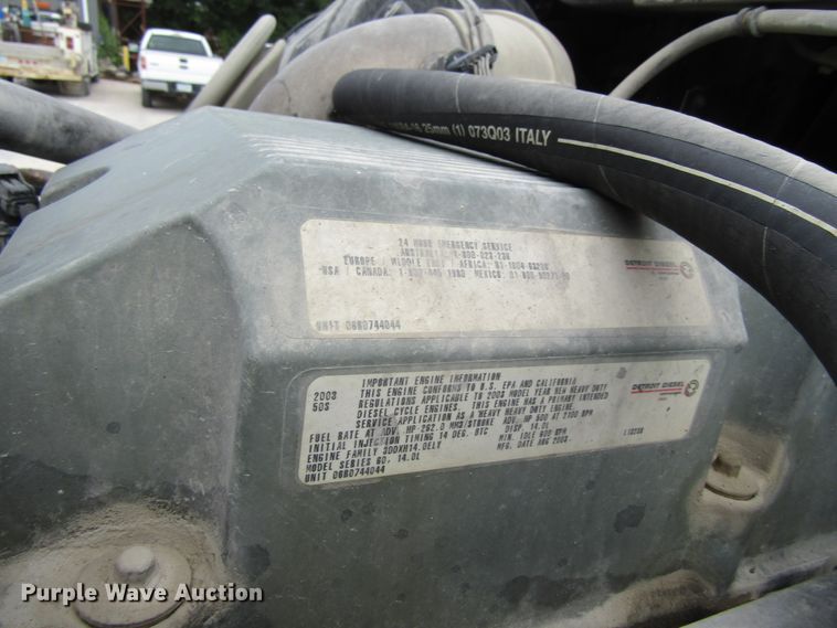 image for item GQ9049 2004 Freightliner Columbia semi truck