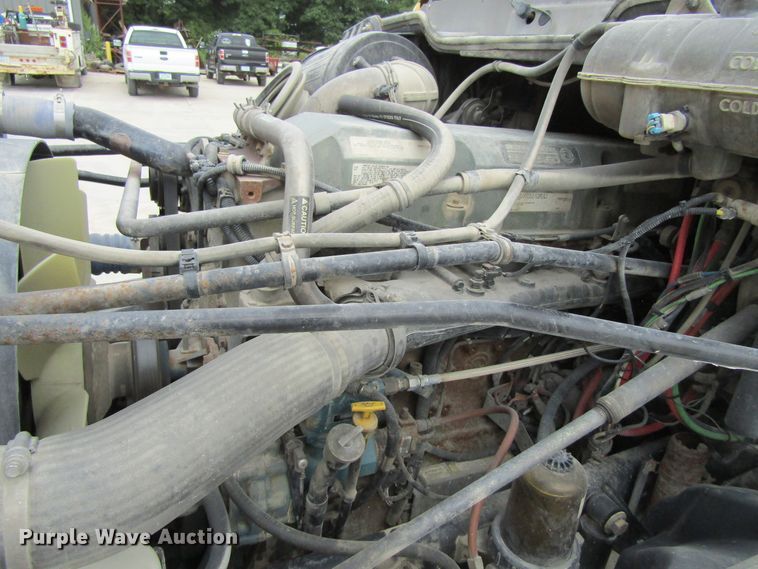 image for item GQ9049 2004 Freightliner Columbia semi truck