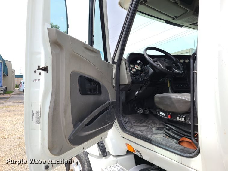 image for item GT9208 2013 International ProStar  semi truck