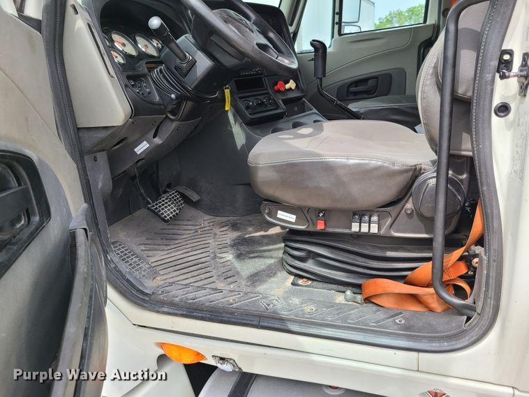 image for item GT9208 2013 International ProStar  semi truck