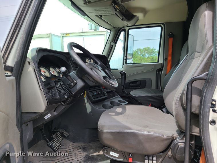 image for item GT9208 2013 International ProStar  semi truck