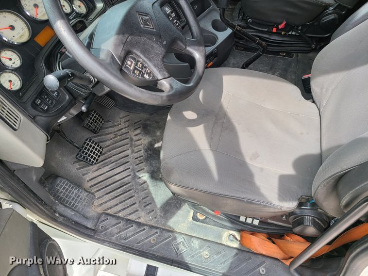 image for item GT9208 2013 International ProStar  semi truck