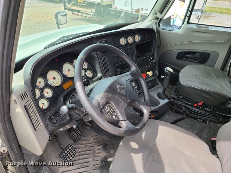 image for item GT9208 2013 International ProStar  semi truck