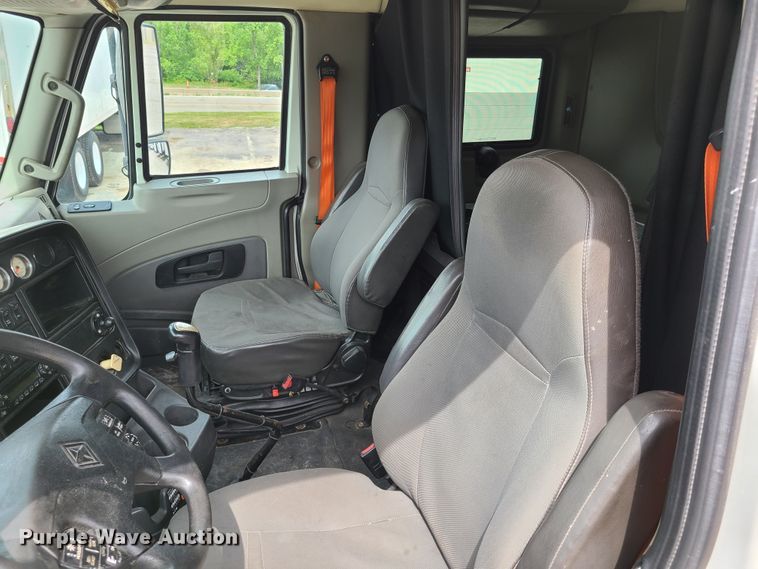 image for item GT9208 2013 International ProStar  semi truck