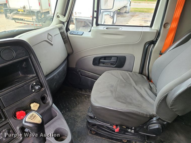 image for item GT9208 2013 International ProStar  semi truck