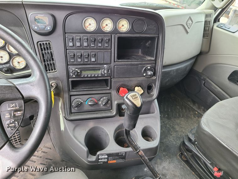 image for item GT9208 2013 International ProStar  semi truck