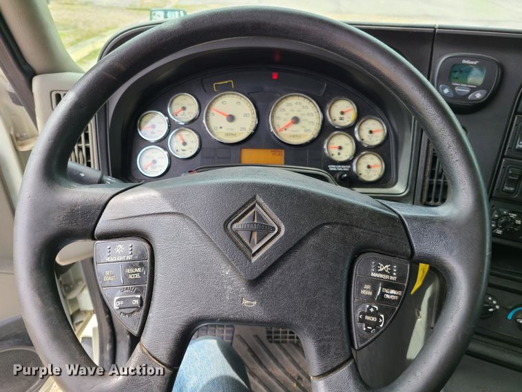 image for item GT9208 2013 International ProStar  semi truck