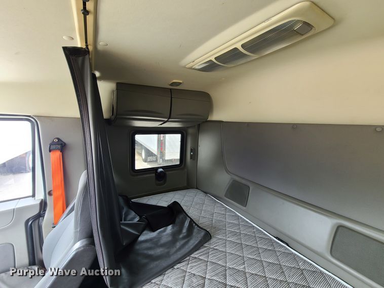 image for item GT9208 2013 International ProStar  semi truck