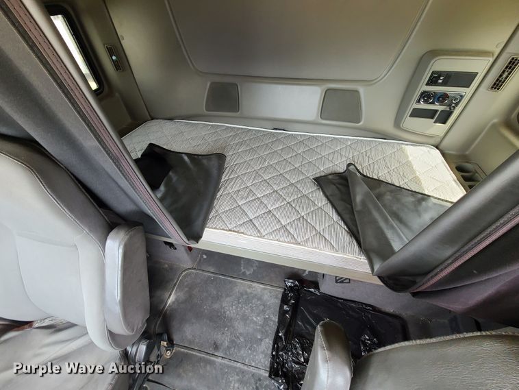 image for item GT9208 2013 International ProStar  semi truck