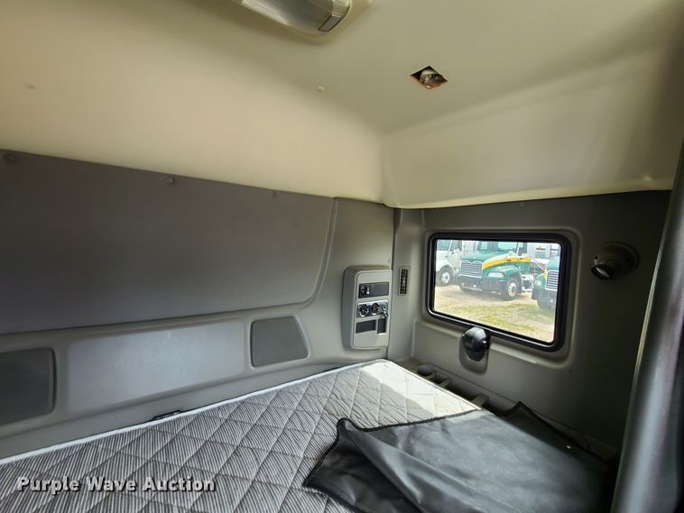 image for item GT9208 2013 International ProStar  semi truck