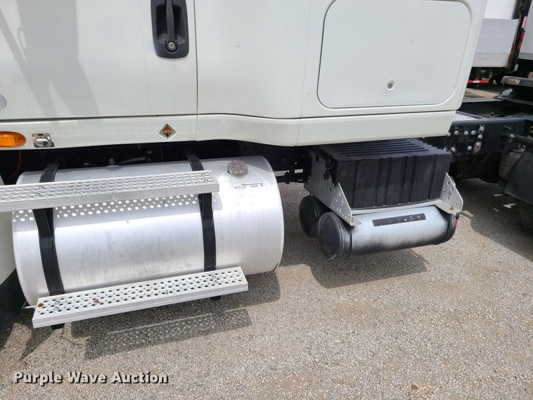 image for item GT9208 2013 International ProStar  semi truck